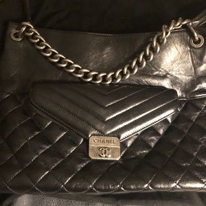 CHANEL purse